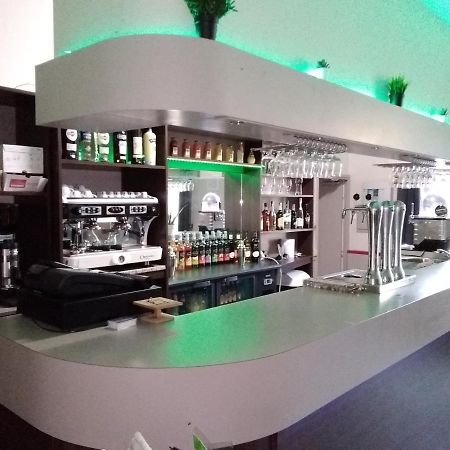 L'Entracte Hotel Saint-Paul-du-Bois Bagian luar foto